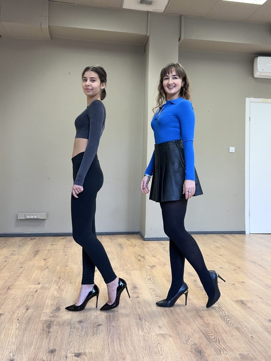 Kurs chodzenia na obcasach